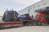 1000*700液壓對(duì)輥制砂機(jī)，1210反擊破發(fā)往四川